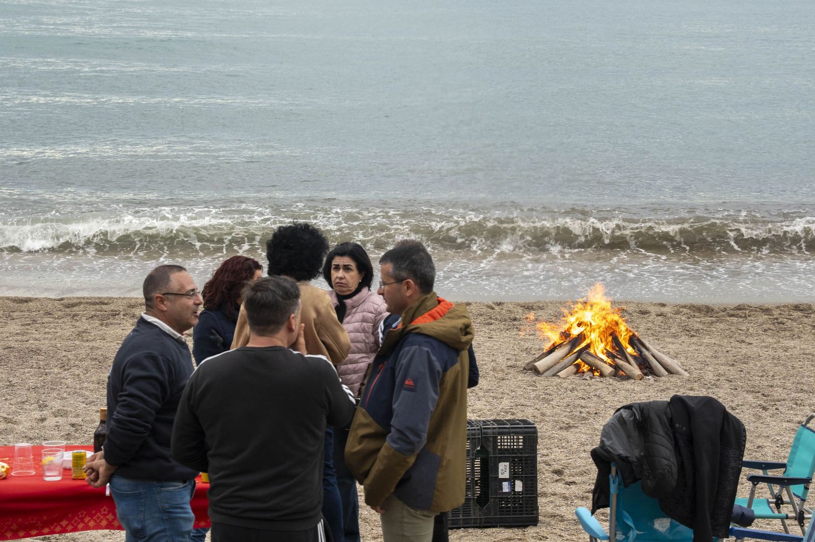 Las moragas reúnen a miles de personas en Roquetas para celebrar el final de año