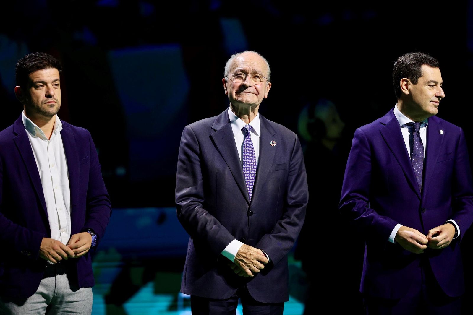 Cristóbal Ortega, Francisco de la Torre y Juanma Moreno, en la entrega de premios.