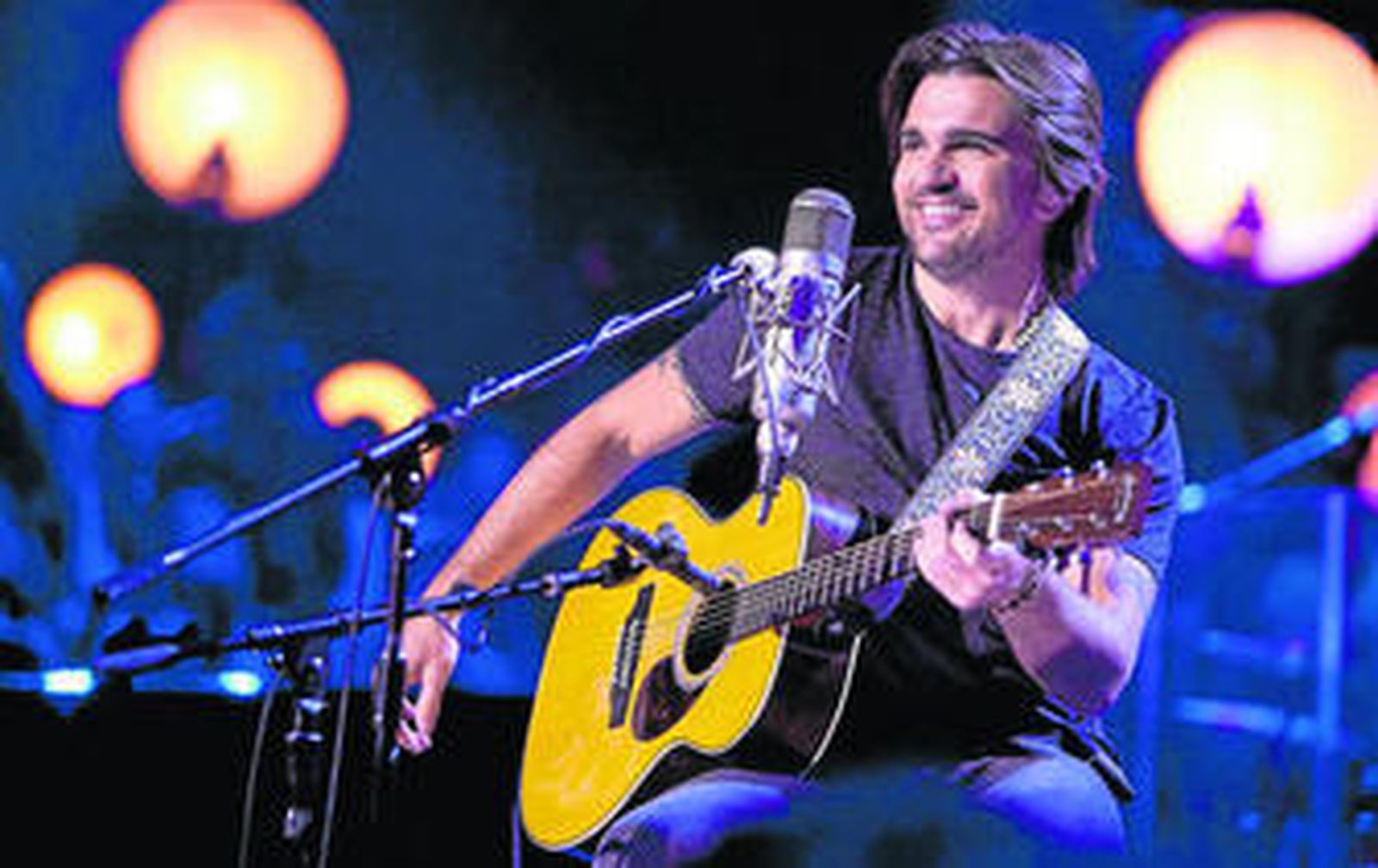 Juanes durante el concierto acústico que ofreció el 2 de febrero en Miami y que ha dado fruto a este nuevo disco.