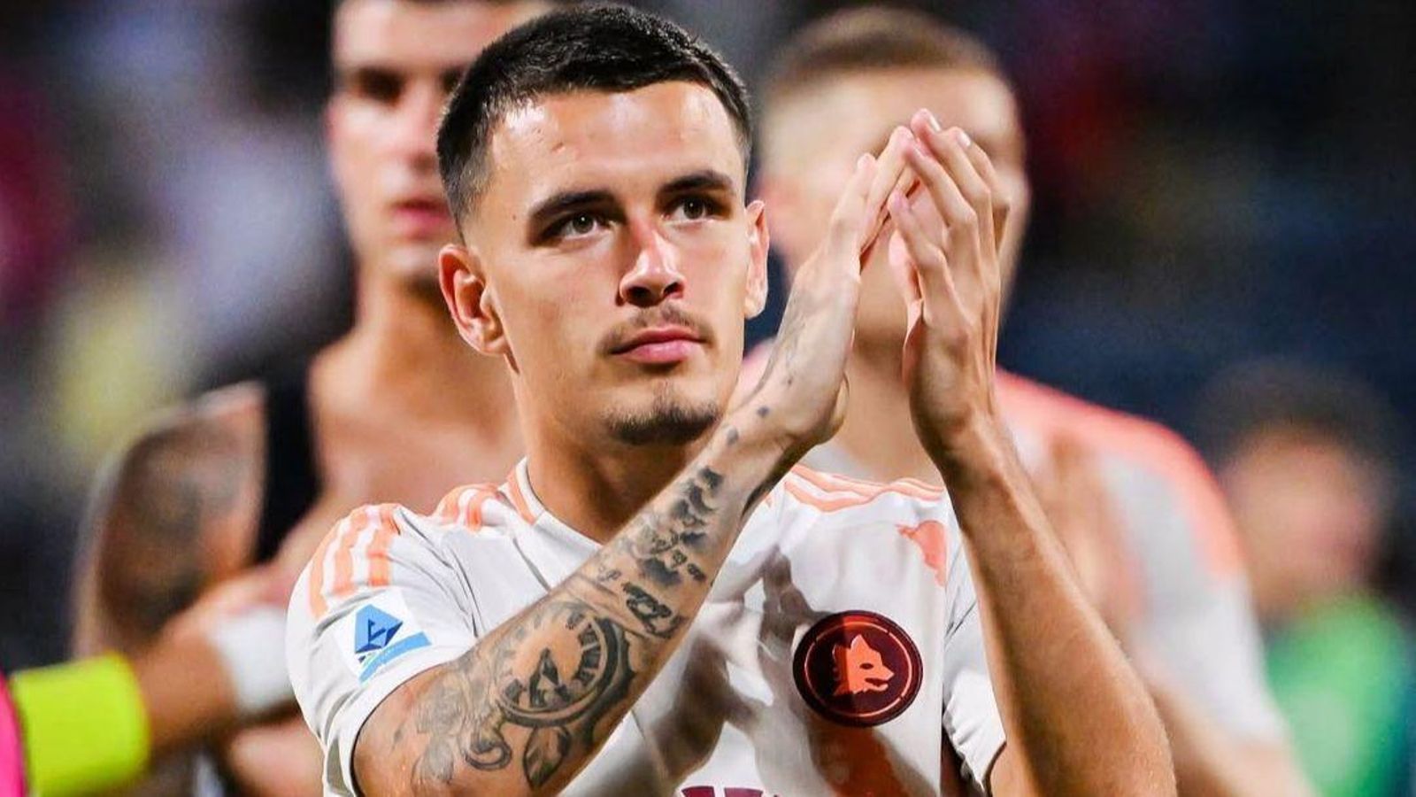 Enzo Le Fée tras un partido contra la Roma