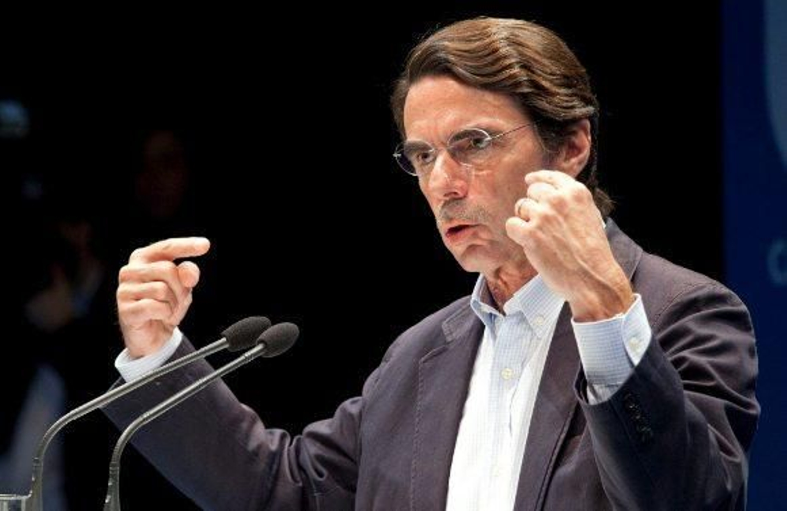 Aznar dice que "toma nota" de la ausencia del Gobierno en la presentación de su libro