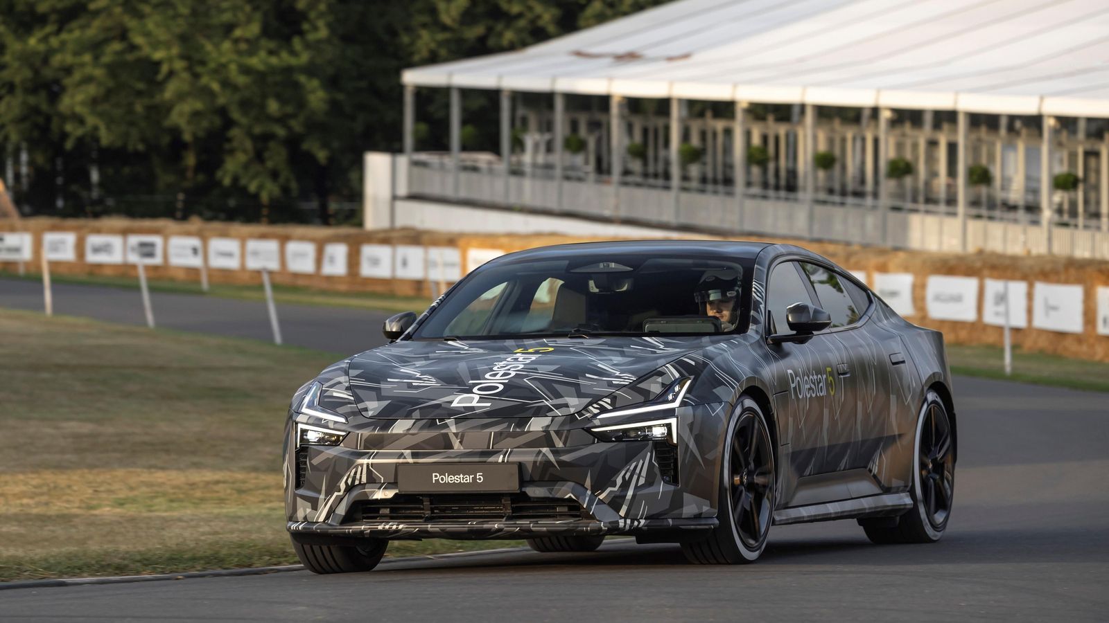 El Polestar 5 sigue con su evolución en fase de prototipo y de cara a mostrarse como coche de producción el año próximo.