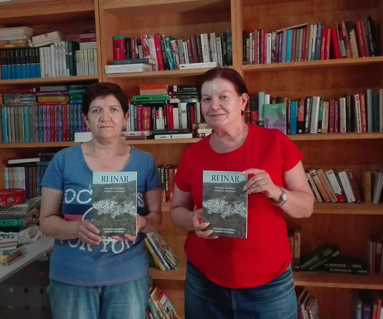 Las creadoras del diccionario velefiqueño 'Reinar', Marcela y Encarna