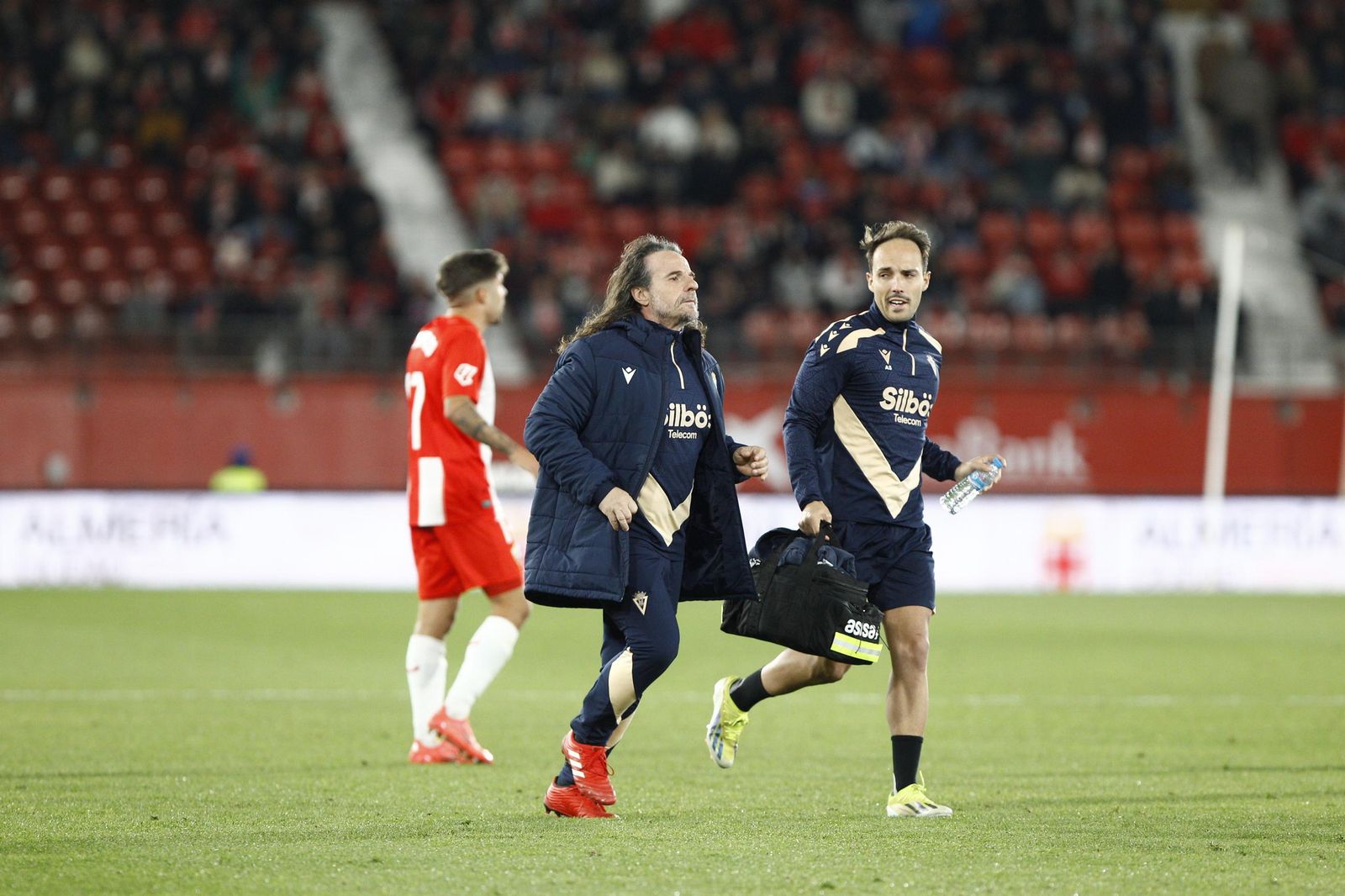 La U.D. Almería empata a uno contra el Cádiz y es campeón de invierno, en imágenes
