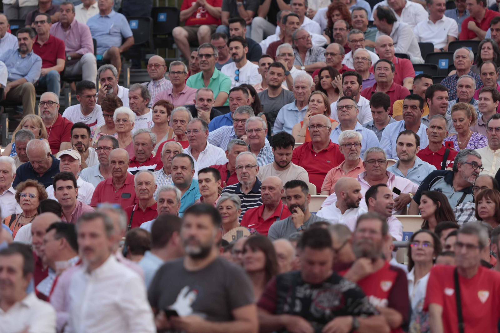 Búscate en las fotos del acto Fieles de Nervión