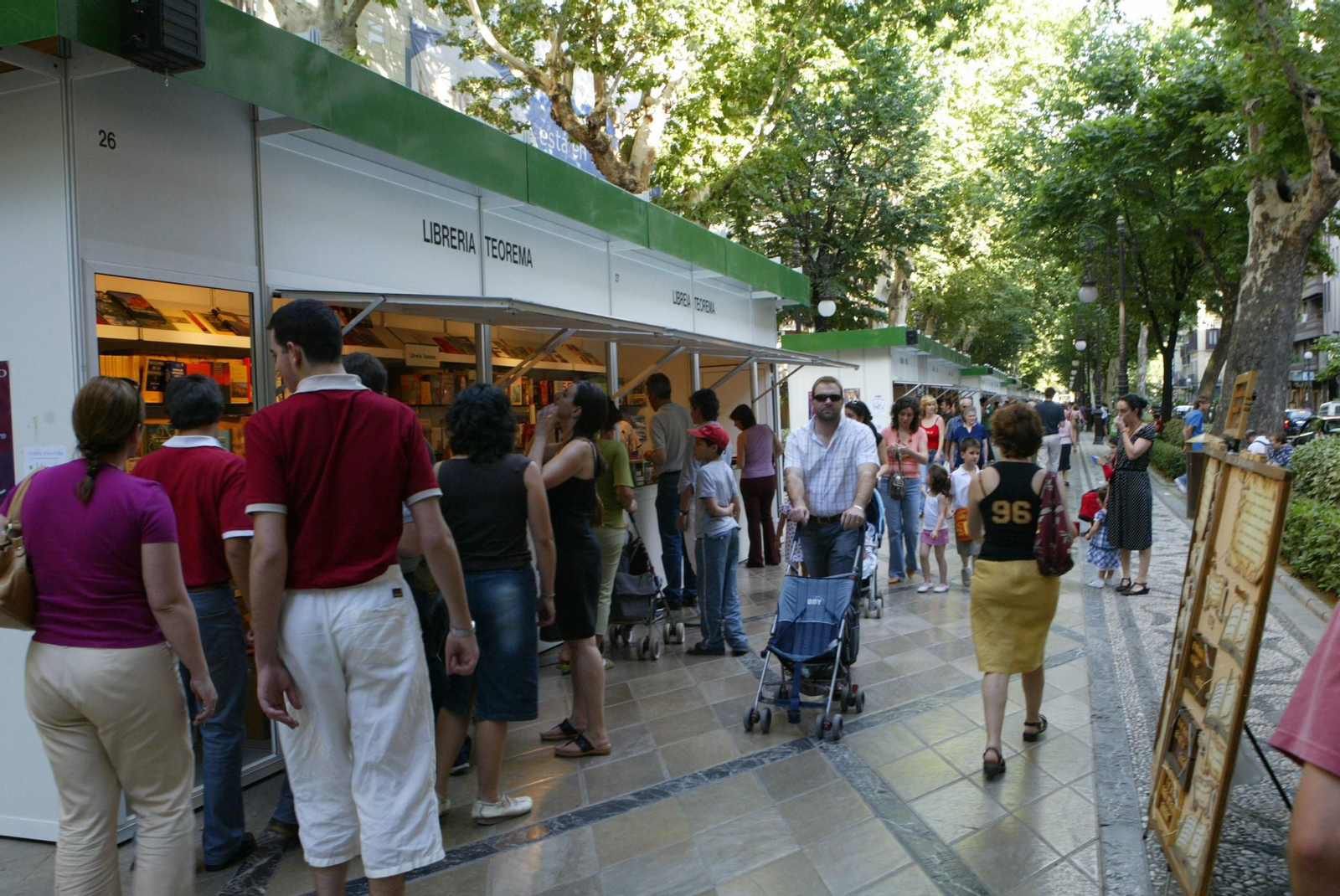 'Lecturas violetas' contra la violencia de género en la Feria del Libro de Granada