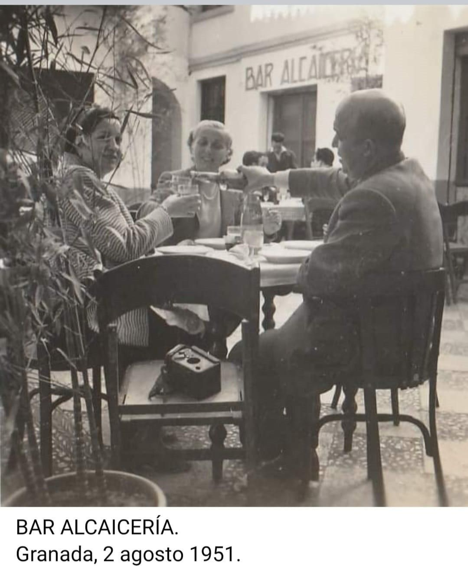 Bar Alcaicería, en 1951.