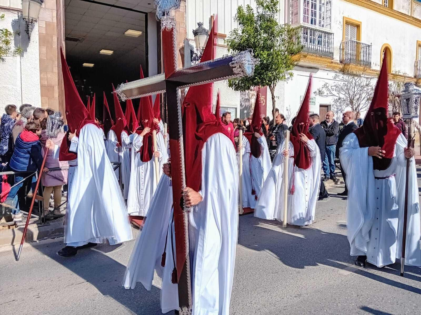 Las imágenes del Martes Santo en Chiclana 2024: El Amor y Afligidos
