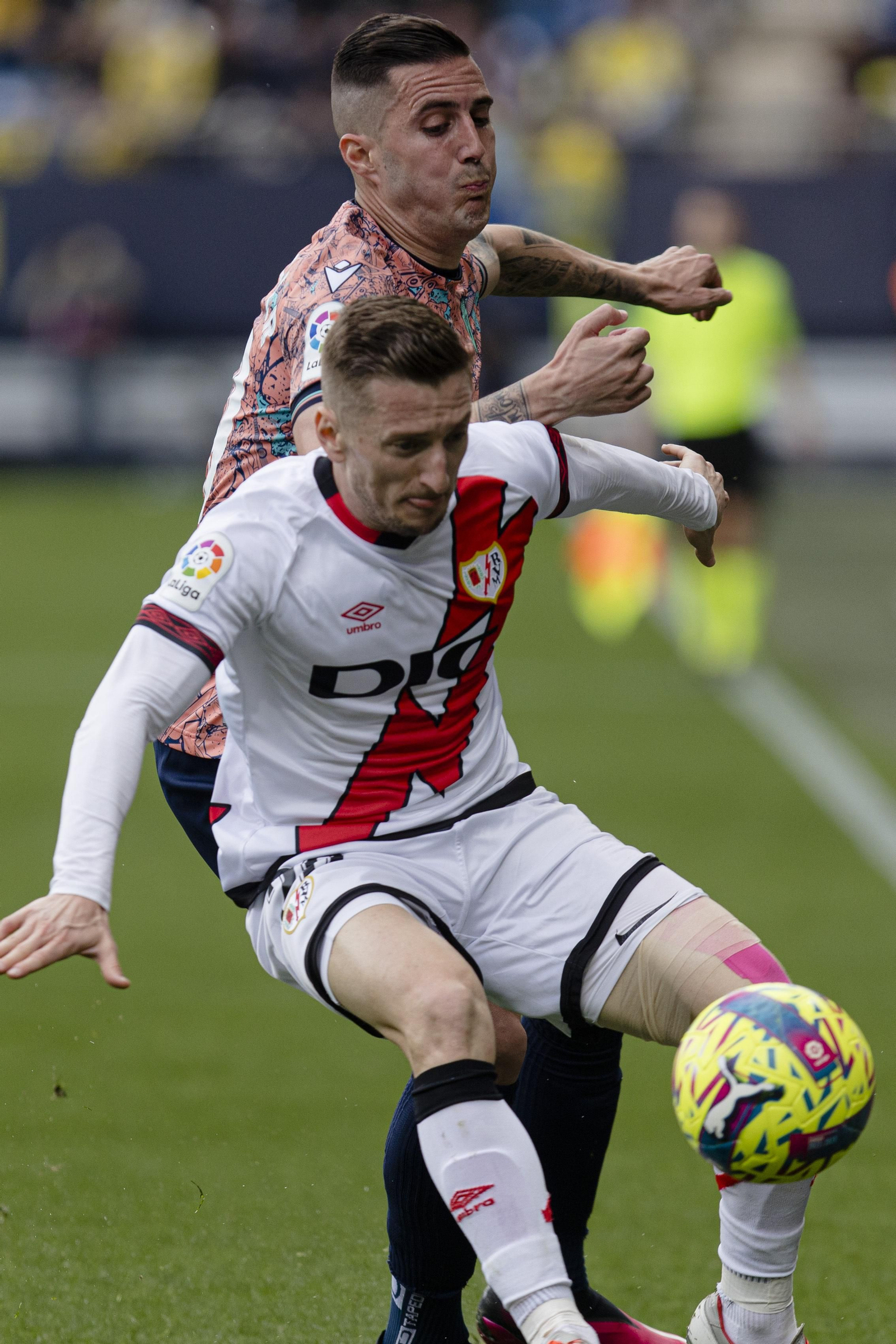 Las imágenes del partido entre el Cádiz C.F. y el Rayo Vallecano