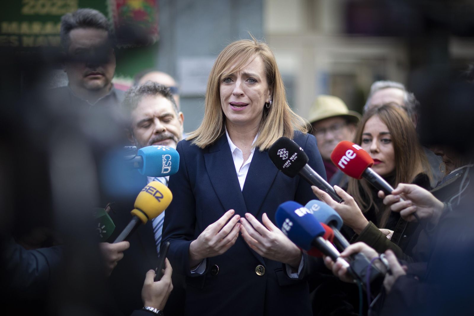 La exalcaldesa de Maracena, Berta Linares, atiende a los medios en una imagen de archivo.