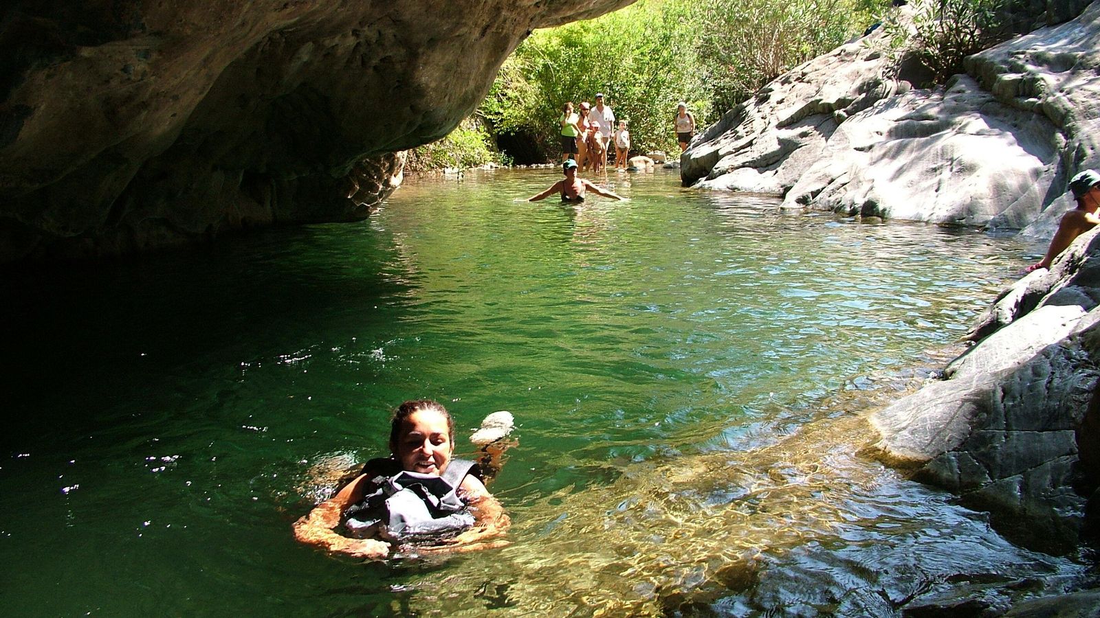 La brevedad de Barranco Blanco se compensa con su extraordinaria belleza. La brevedad de Barranco Blanco se compensa con su extraordinaria belleza.