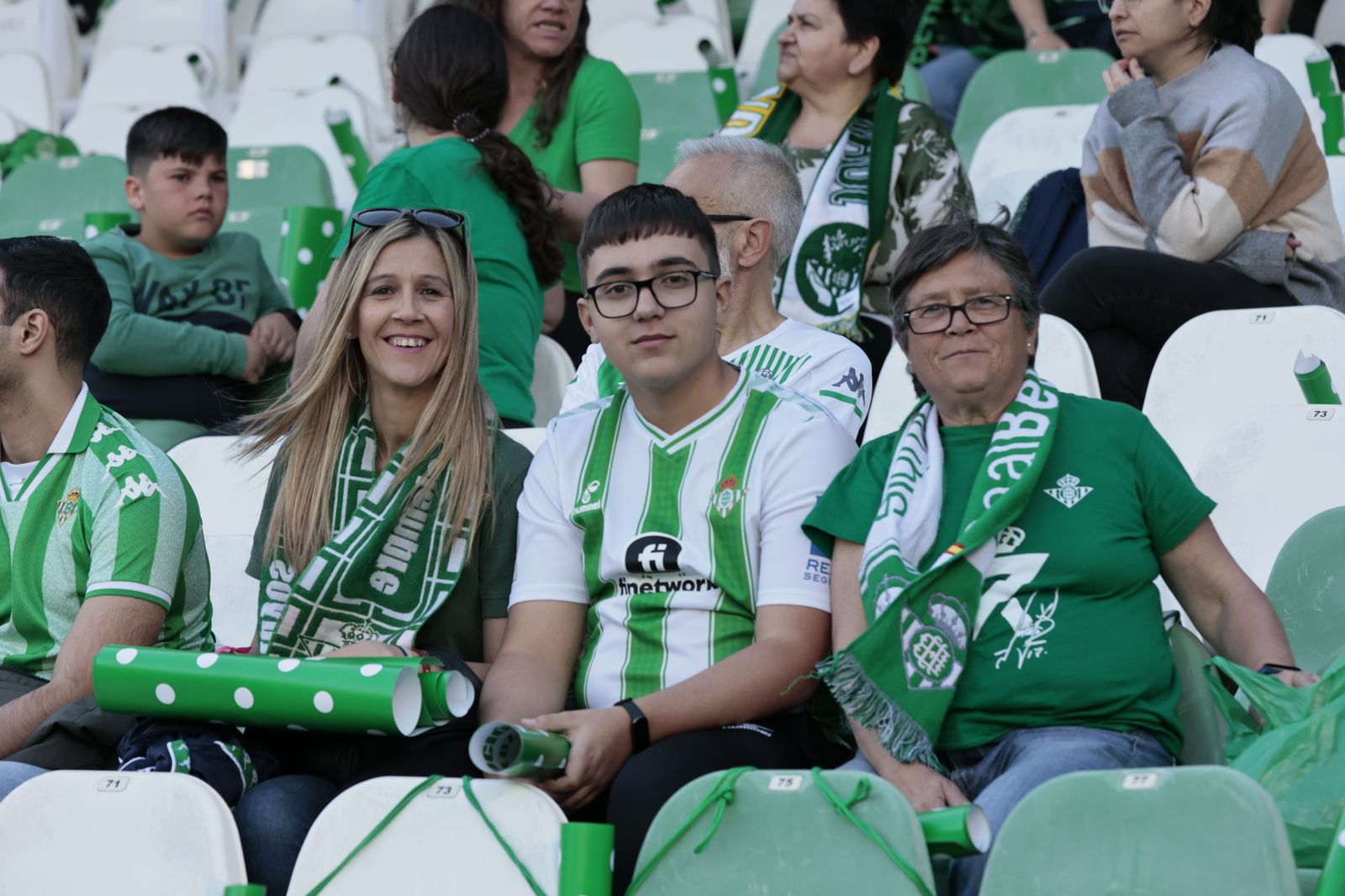 Buscáte en las gradas del Villamarín