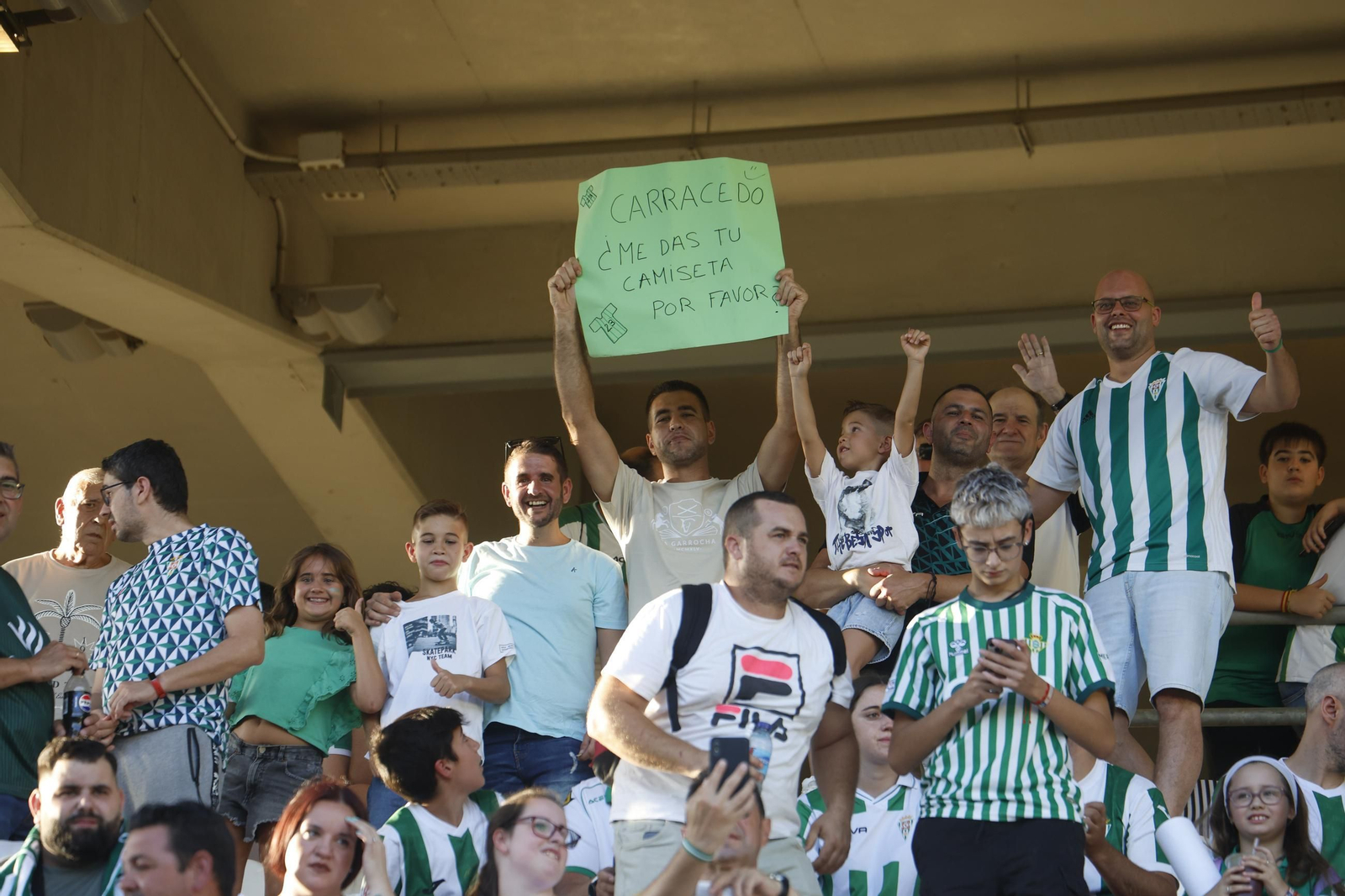 Las mejores fotos del ambiente en El Arcángel para el Córdoba CF - Real Betis