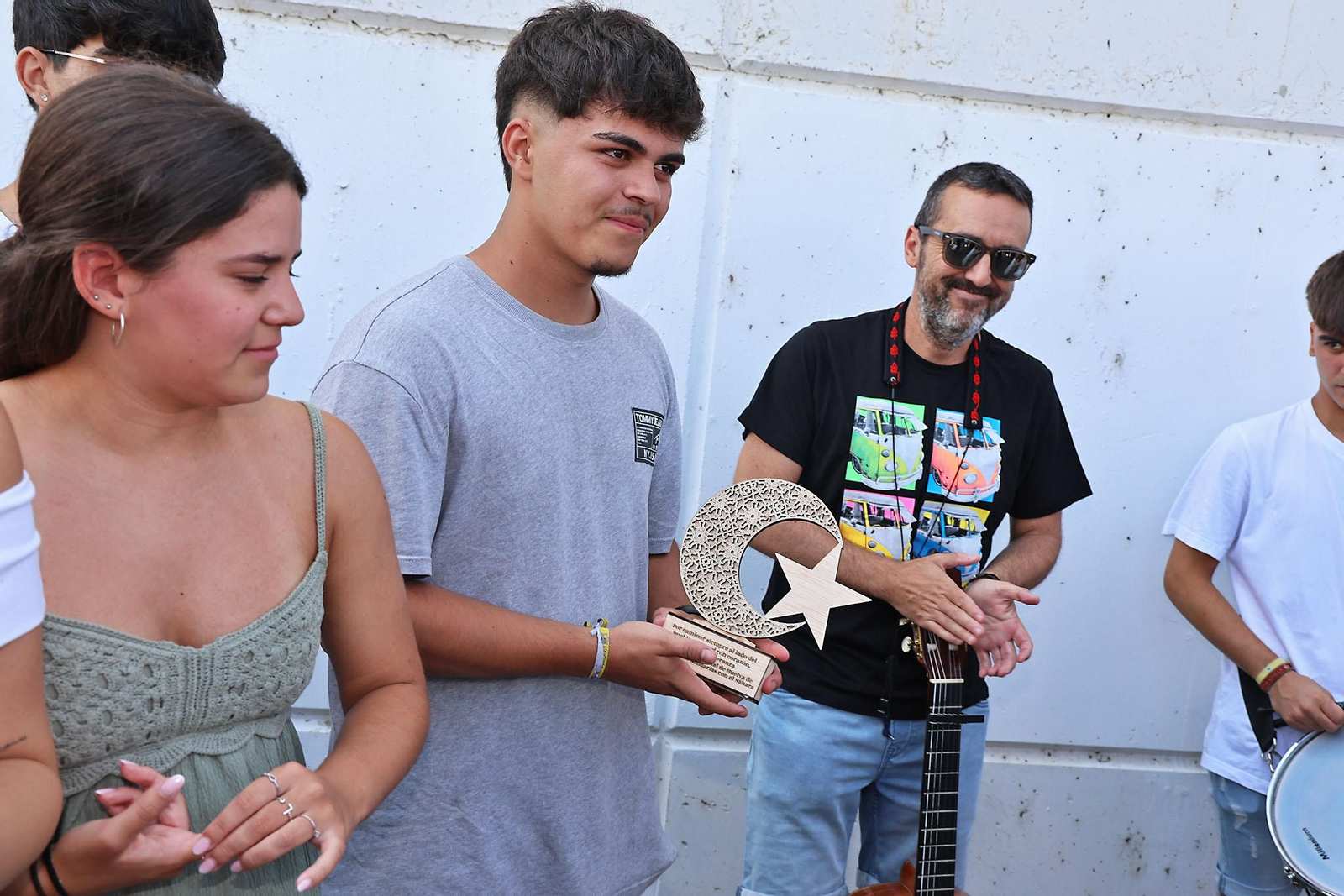 Imágenes del recibimiento a los  niños procedentes de los campamentos saharauis que pasarán sus vacaciones en Huelva