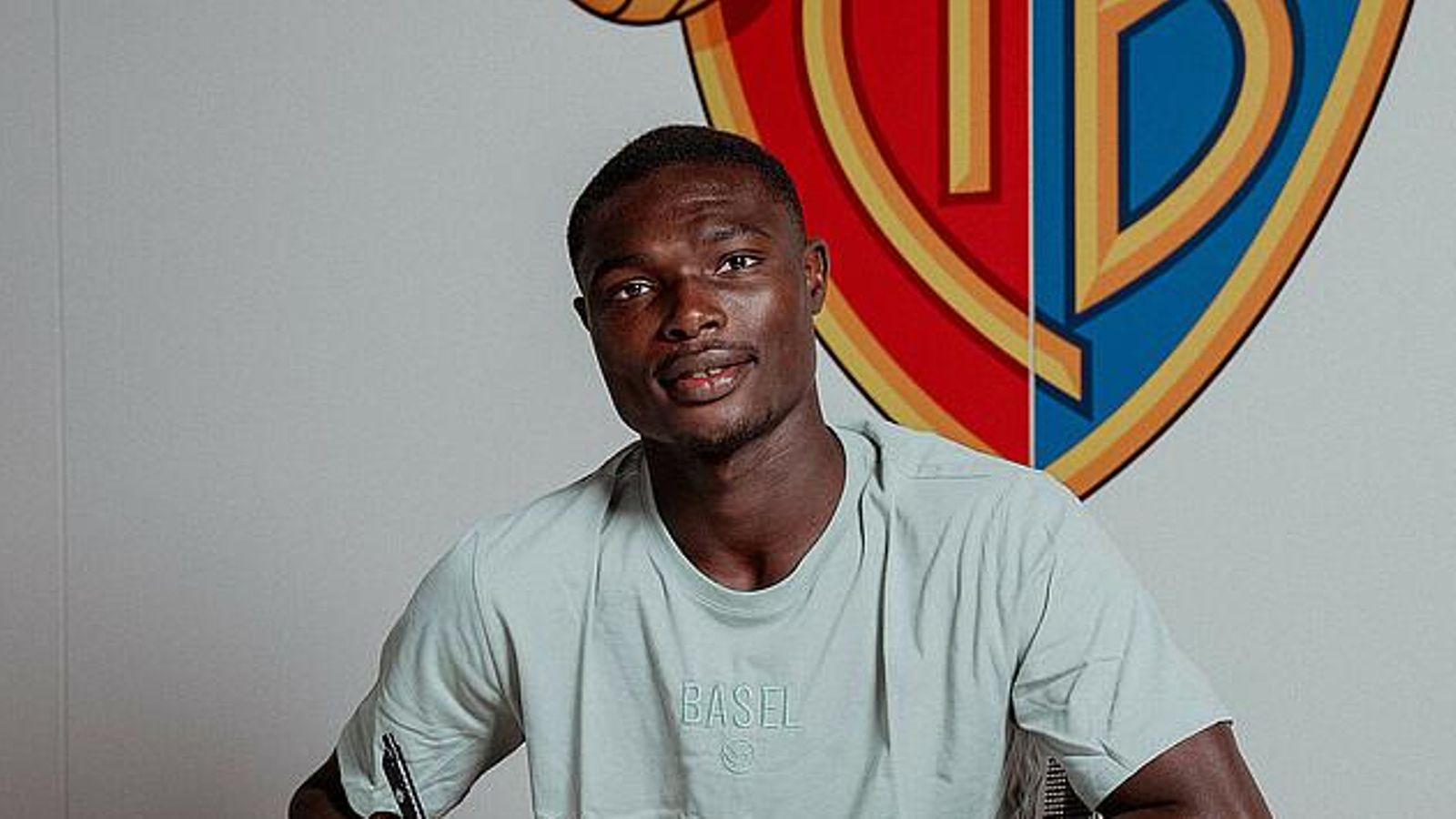 Adjetey, a su llegada al Basilea. Adjetey, a su llegada al Basilea.