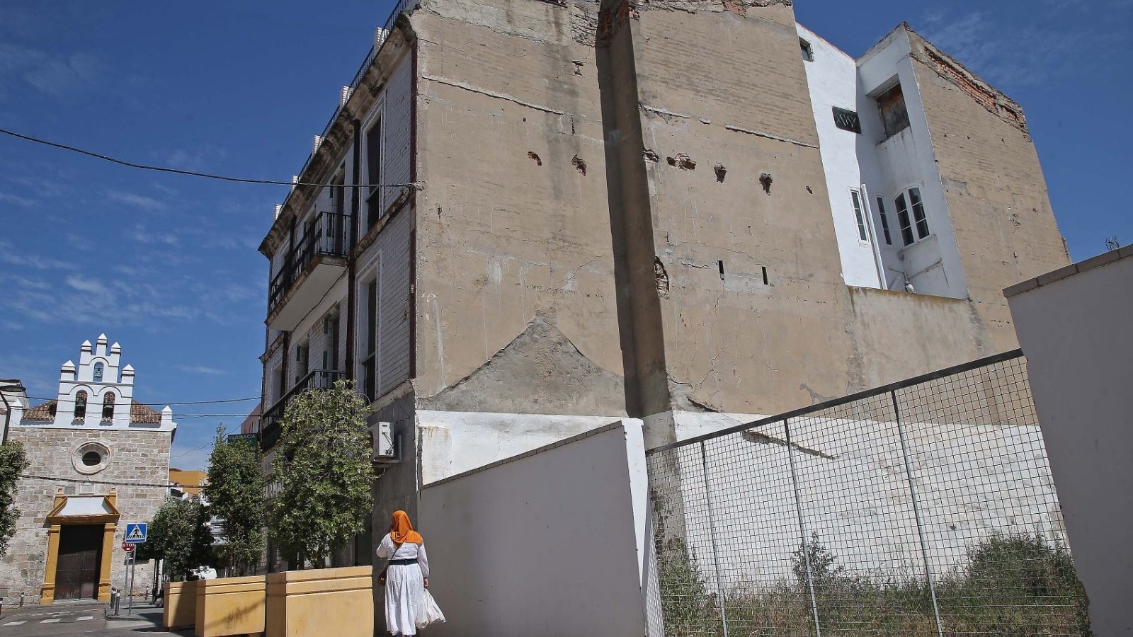 Una de las fachadas propuestas por el Ayuntamiento para decorar con un mural.