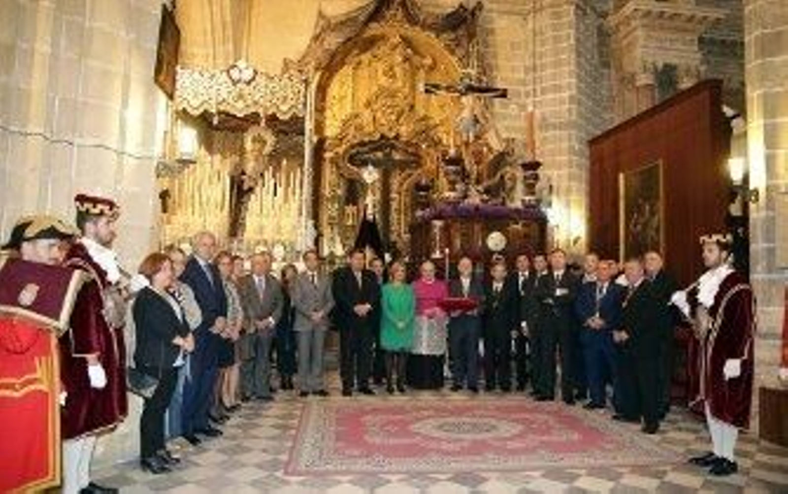 El Cristo de la Viga recibe el bastón de mando de Jerez