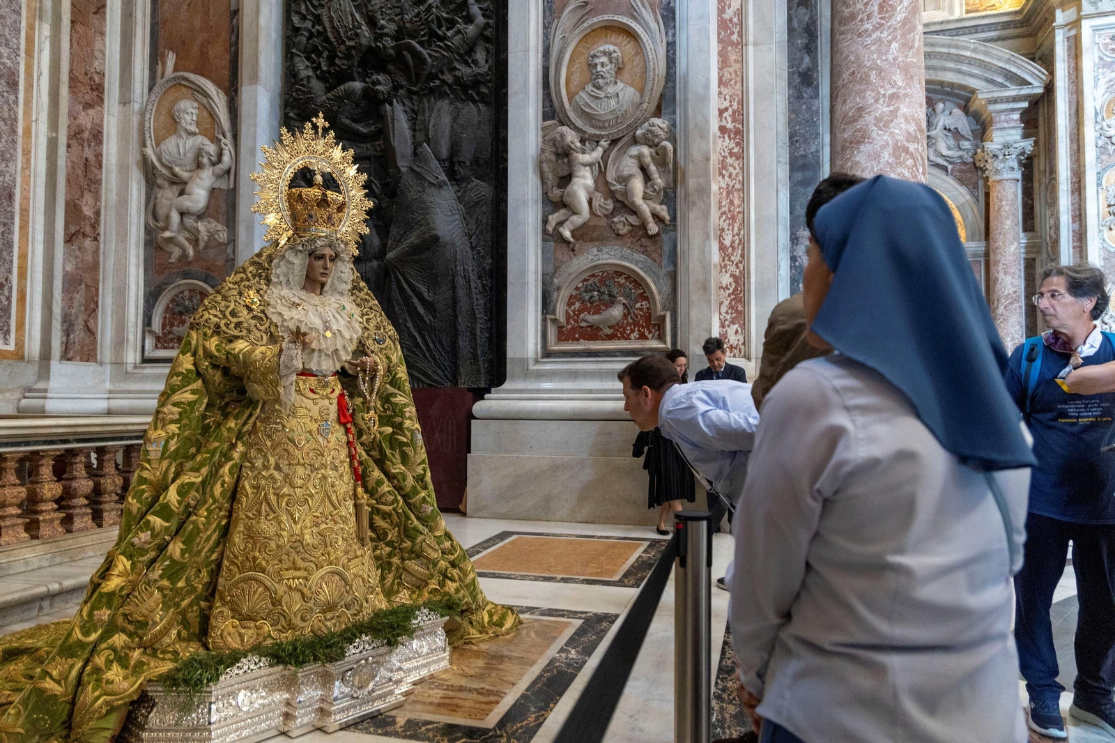 La Esperanza de Málaga en en la capilla de Pío X