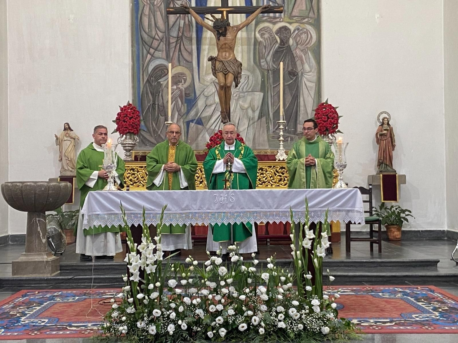 Un momento de la posesión del sacerdote  Ildefonso González en La Barca.
