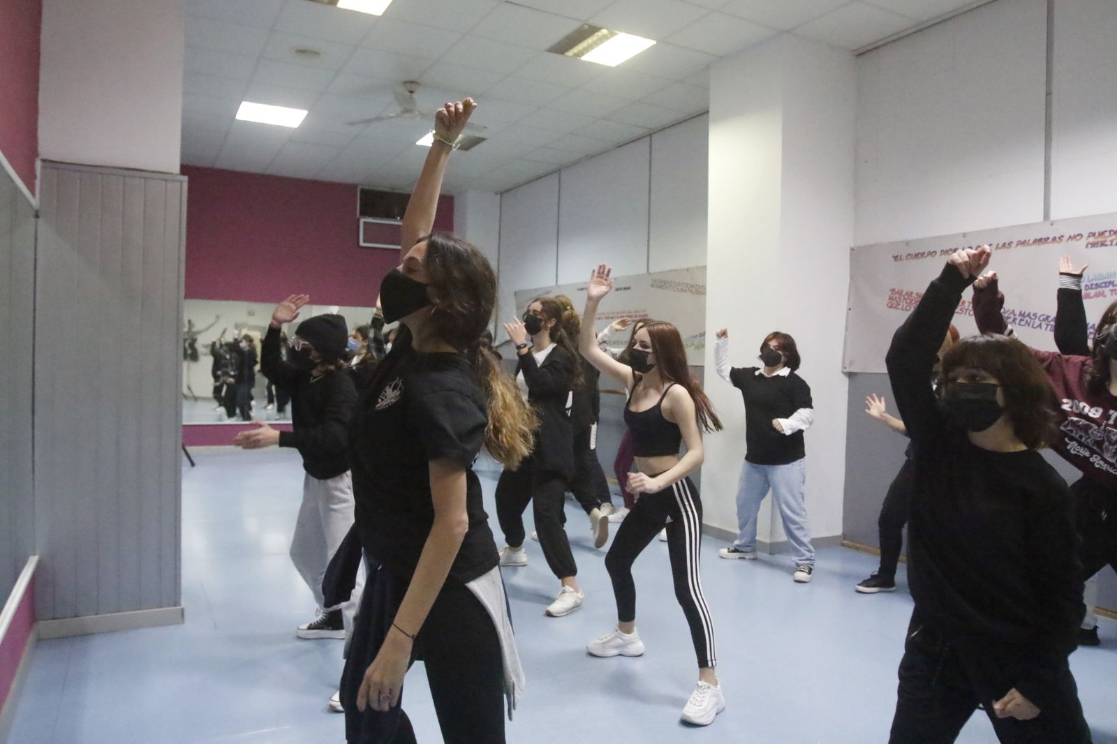 Las fotografías de una clase de K-pop en Córdoba, el baile coreano de moda