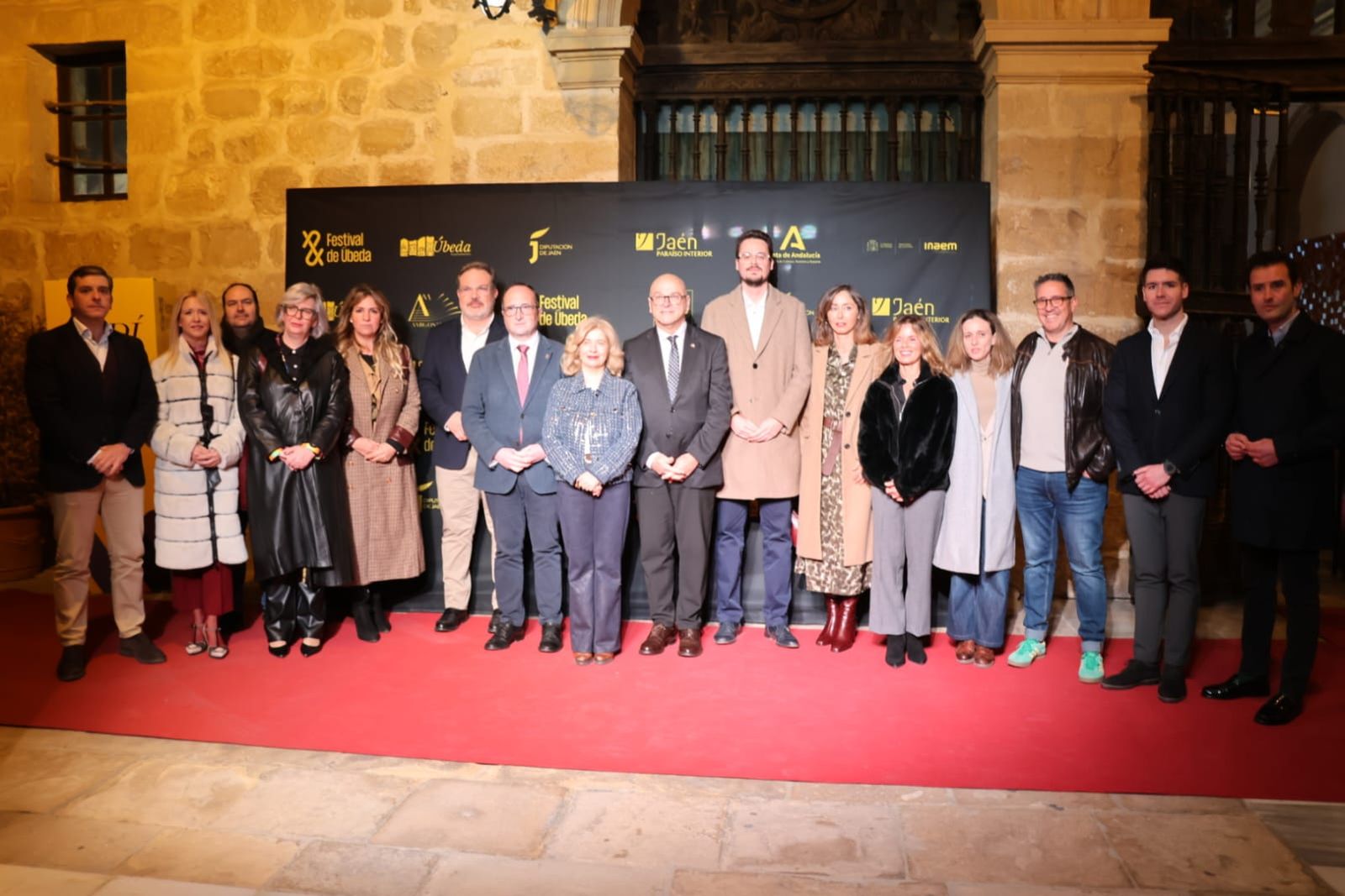 Foto de familia durante la presentación de la XXXVIII edición del Festival de Música y Danza de Úbeda