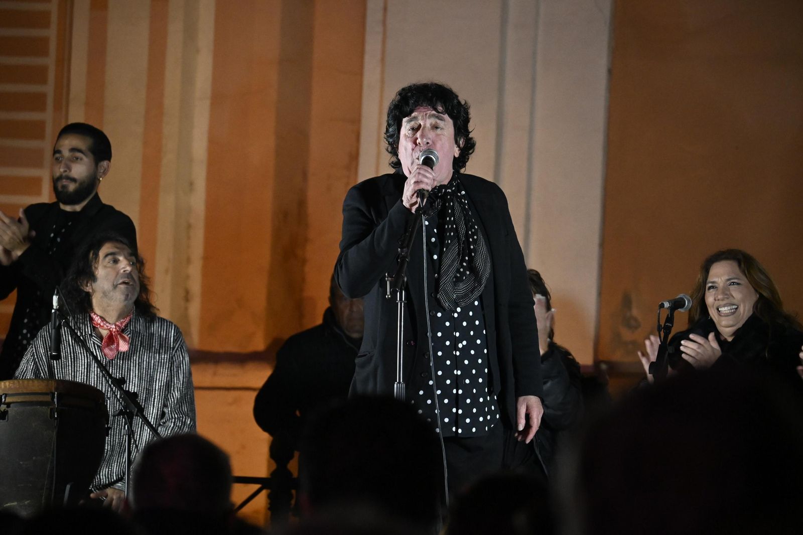 Imágenes de la zambomba en la Plaza de La Merced