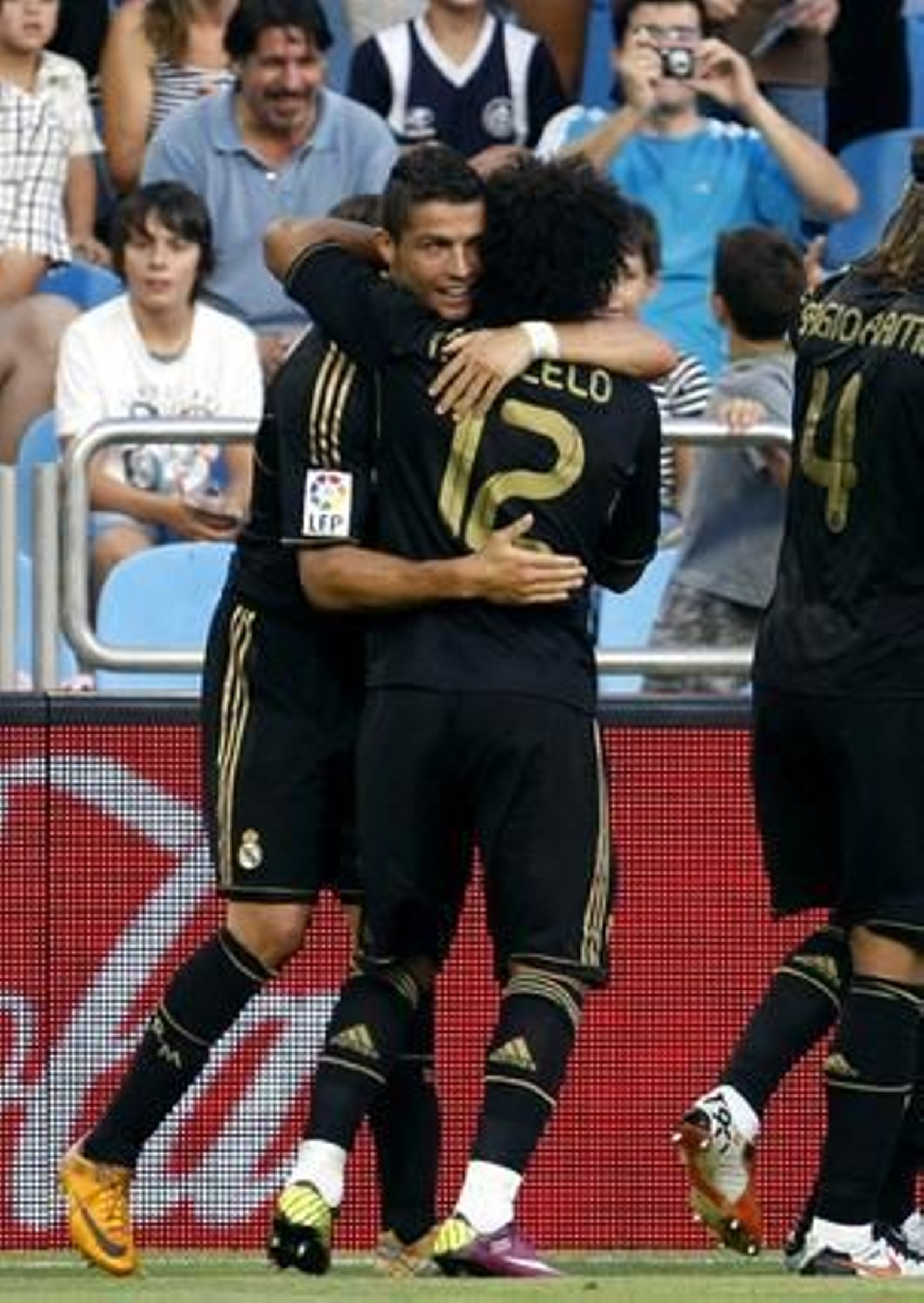 Los de Mourinho se estrenan con una cómoda y abultada victoria.

Foto: EFE