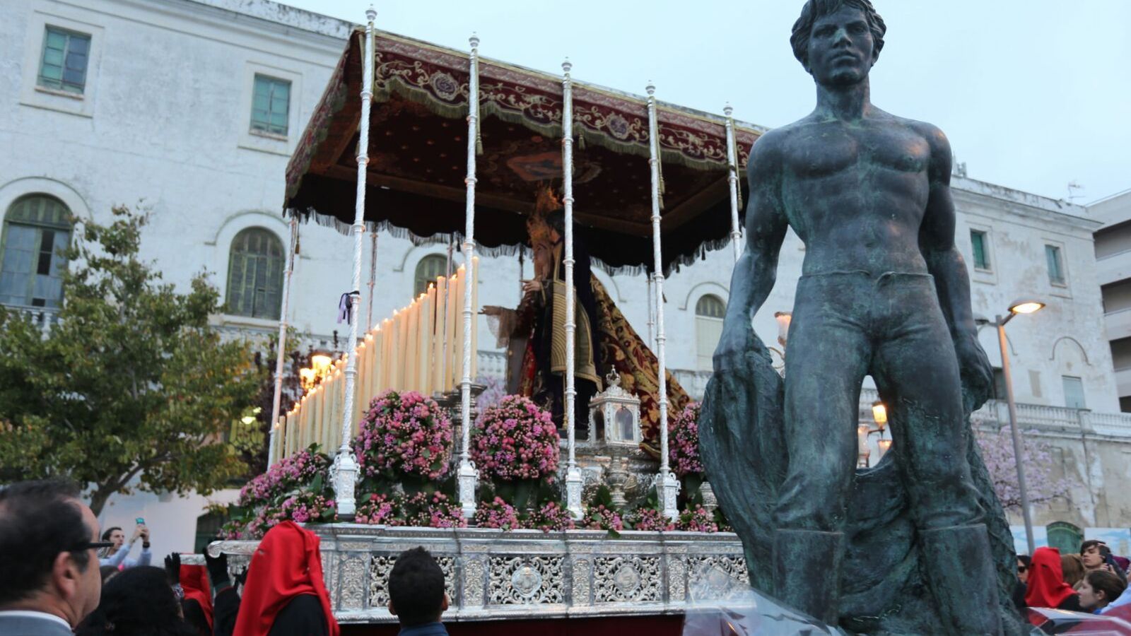 La Virgen de los Dolores no pasará  este año junto al monumento al Pescador.