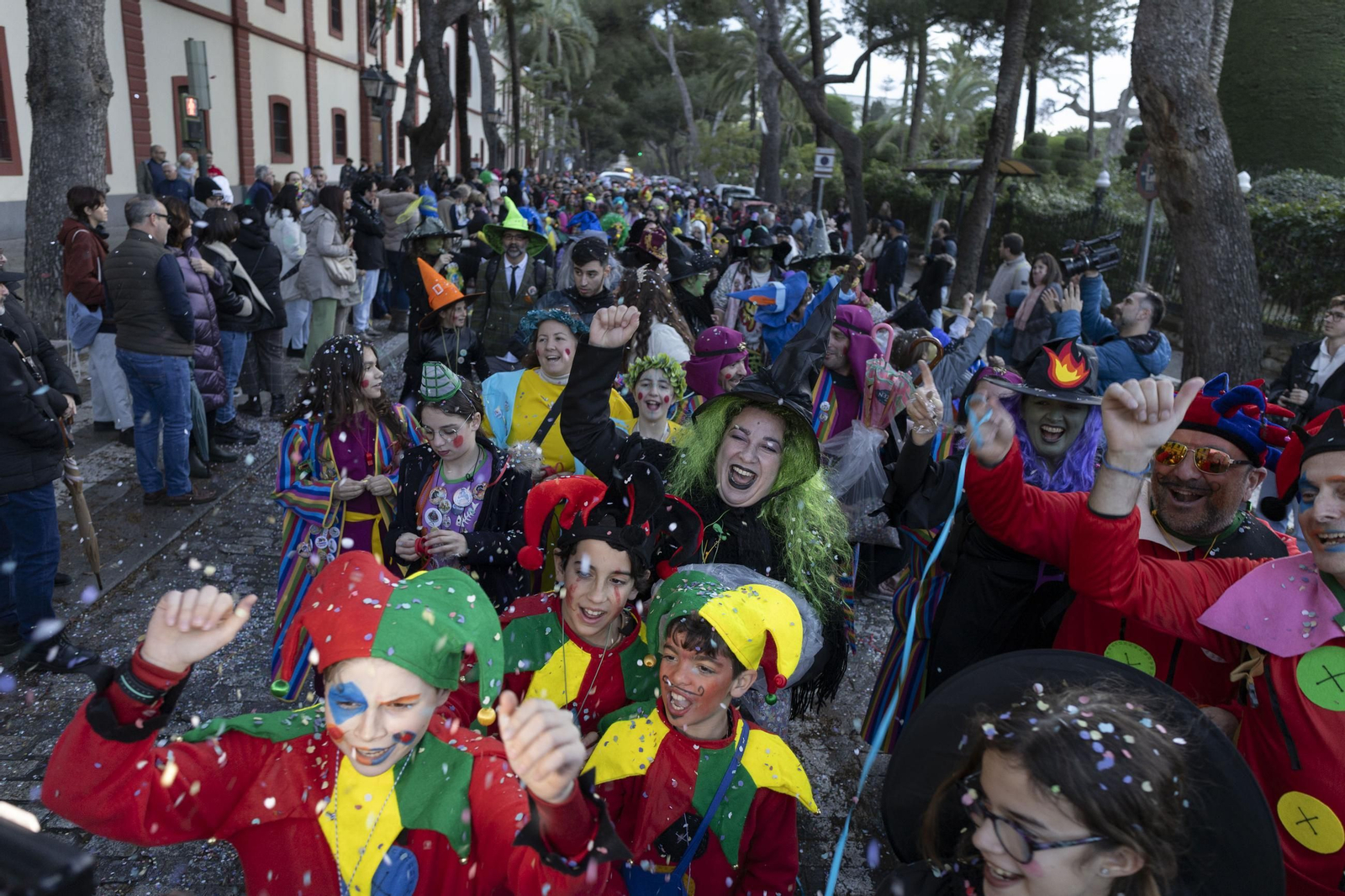 Las imágenes de la Cabalgata del Humor del Carnaval de Cádiz 2025