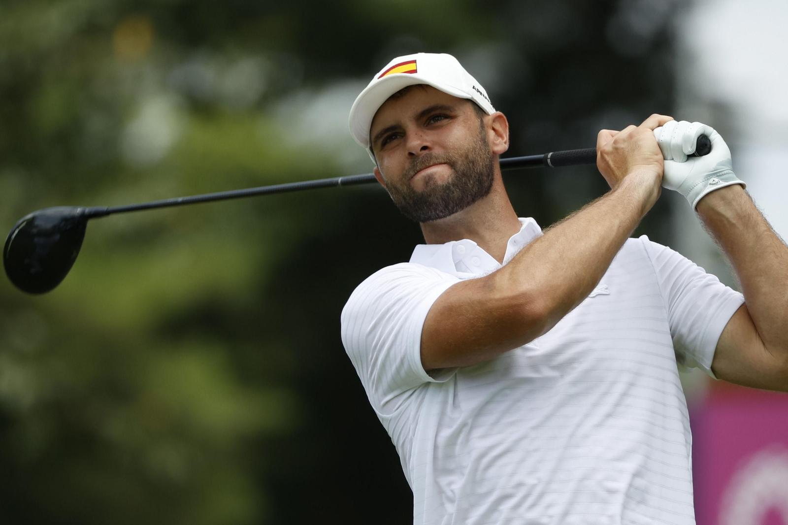 Adri Arnaus, tras golpear la bola durante el torneo olímpico.