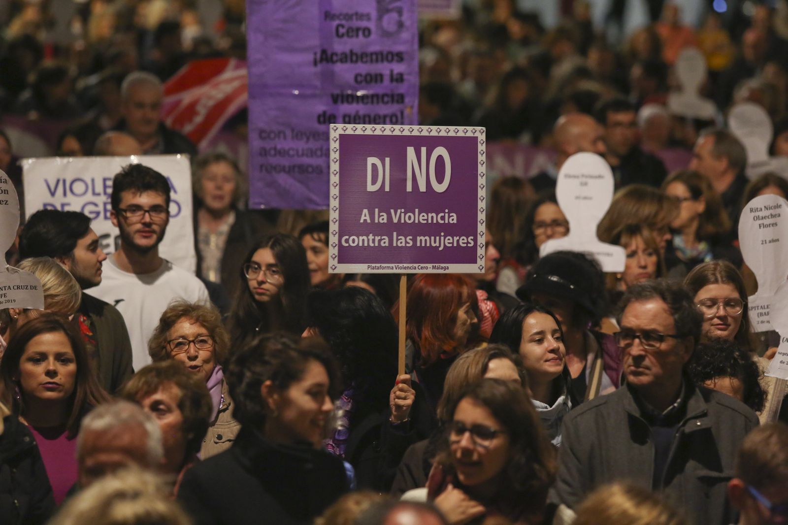 Fotos de la manifestación del 25N contra la violencia de género en Málaga