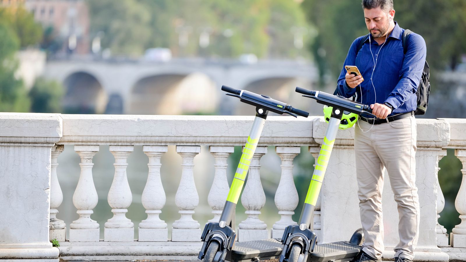 El sistema de geofencing garantiza que sus patinetes queden perfectamente estacionados .