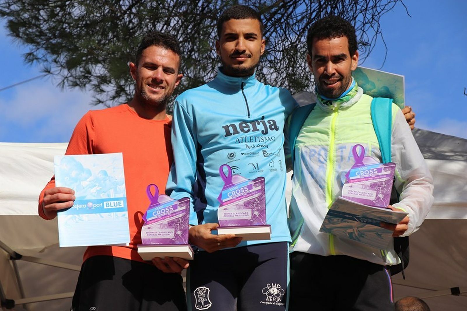 Podio de la clasificación general masculina de la prueba celebrada en Cartaya.