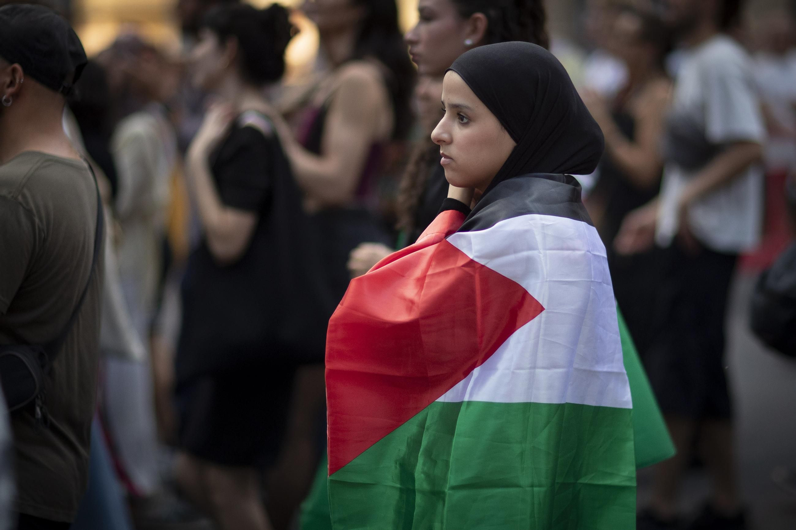 Fotos: 4.000 personas recorren el centro de Granada en una marcha contra la violencia en Gaza