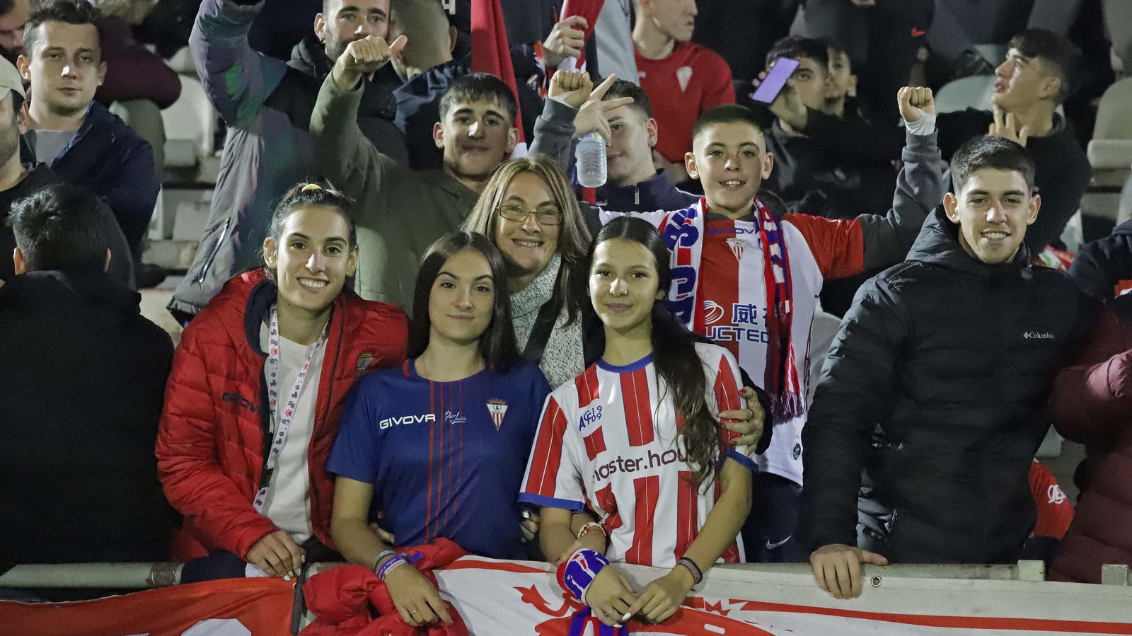 Fotos de la afición durante el Clásico en el Nuevo Mirador