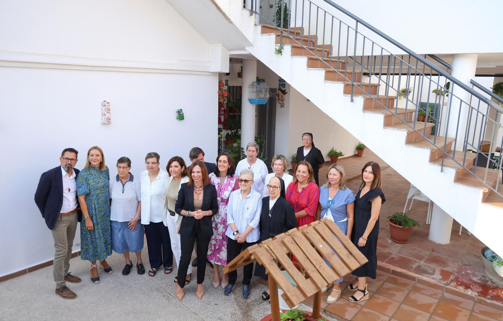 Entrega de unas VPO recuperadas por la Junta en La Trinidad el año pasado.