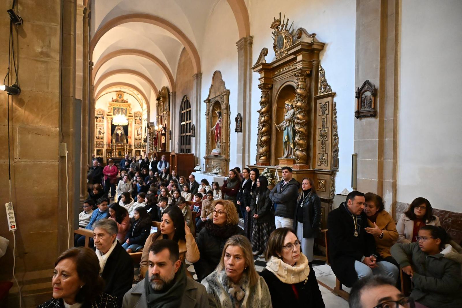 Las imágenes del homenaje de Villa del Río a su párroco emérito, Manuel Tirado Fernández