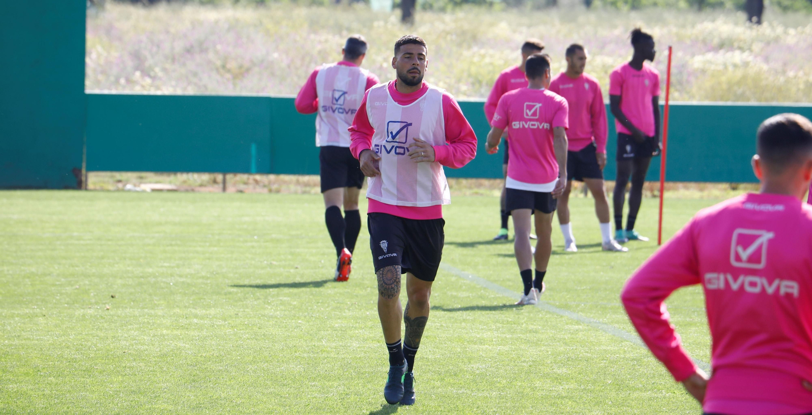 Xavi Molina trota en un entrenamiento del Córdoba CF en la Ciudad Deportiva.