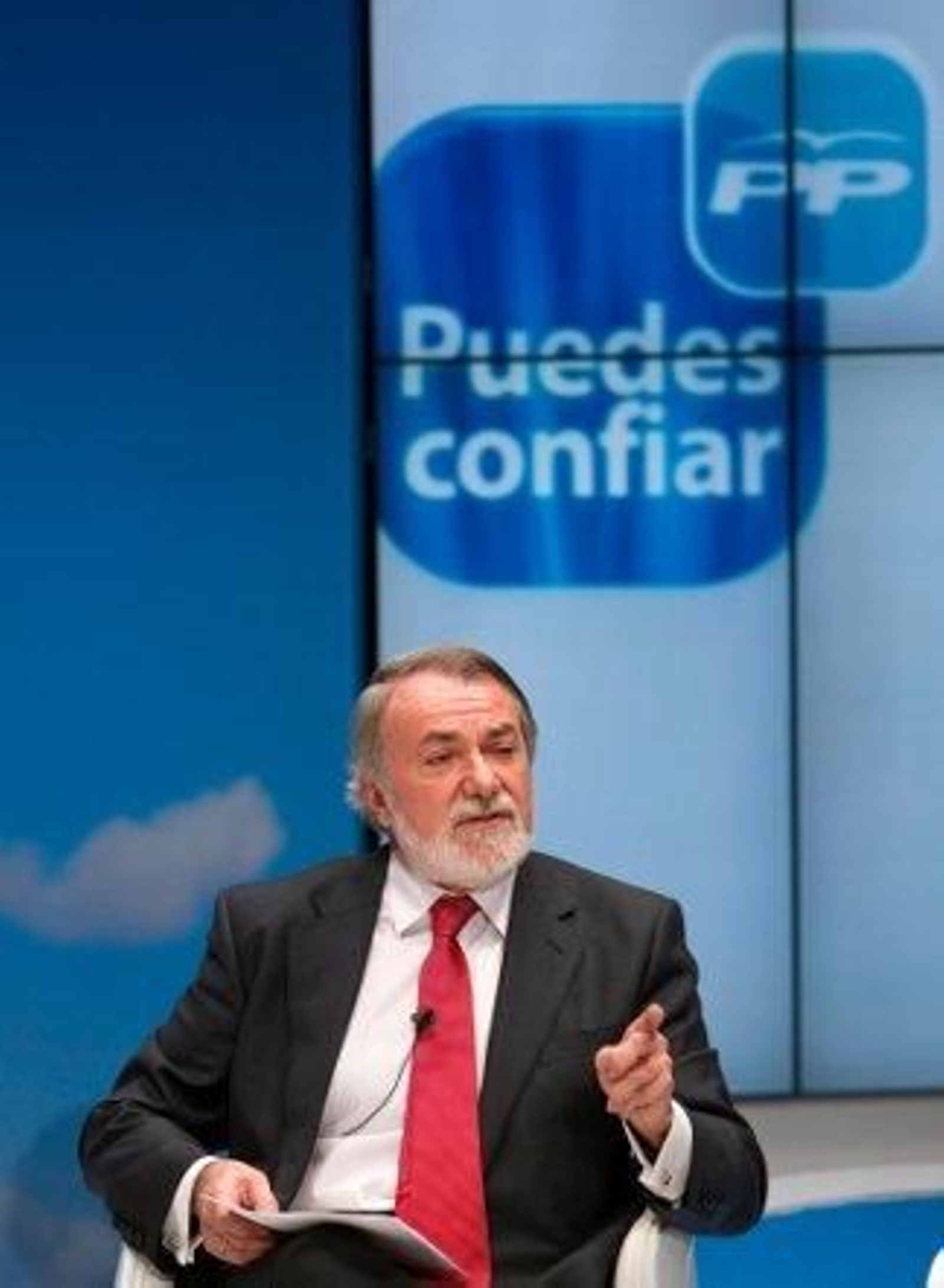 Mayor Oreja, ingresado tras sufrir un accidente con su bicicleta