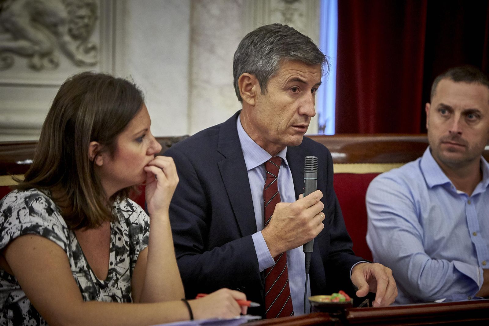 Los concejales de Cs María Fernández-Trujillo y Juan Manuel Pérez Dorao, en un Pleno.