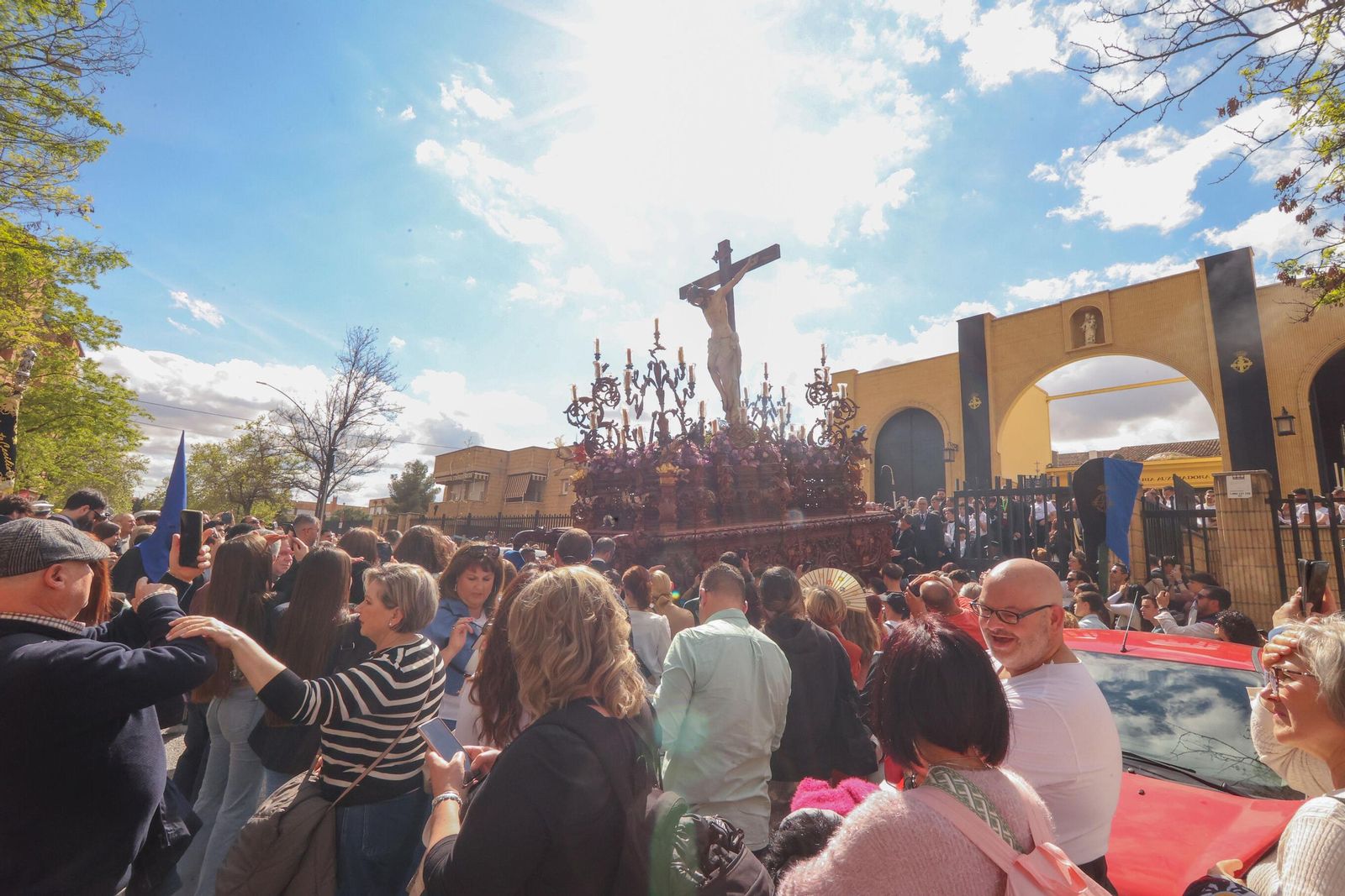 Así vivió Granada la salida de la Hermandad de los Salesianos 2025