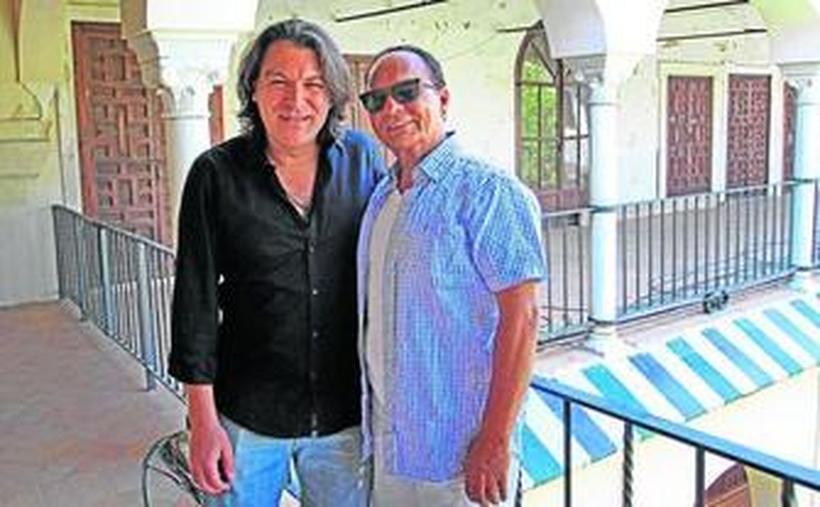 El Pele, en la imagen junto a Dorantes, vuelve a una cita en la que hace dos años consiguió el Giraldillo al Momento Mágico.