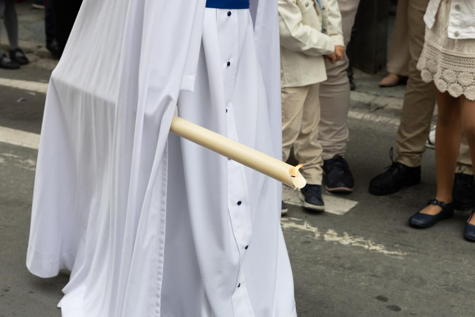 Los jiennenses se echan a la calle para presenciar la primera de las procesiones de la jornada: la Borriquilla (I)