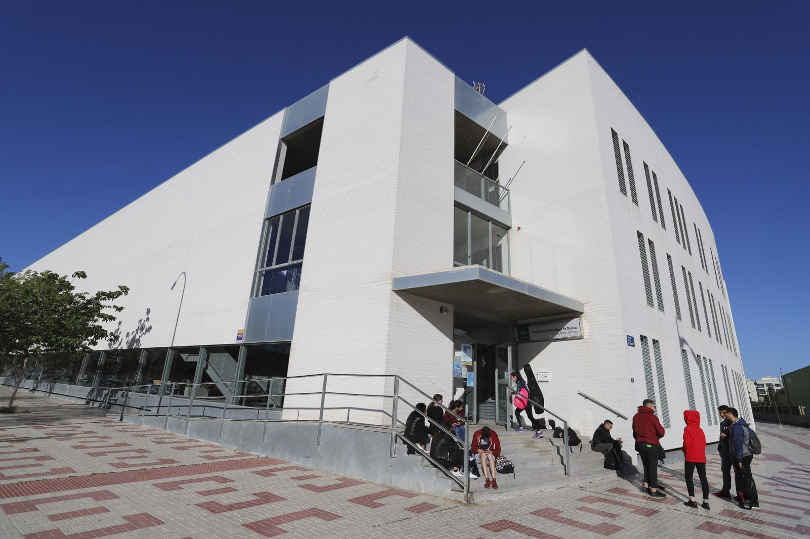 Fachada del Conservatorio Gonzalo Martín Tenllado.