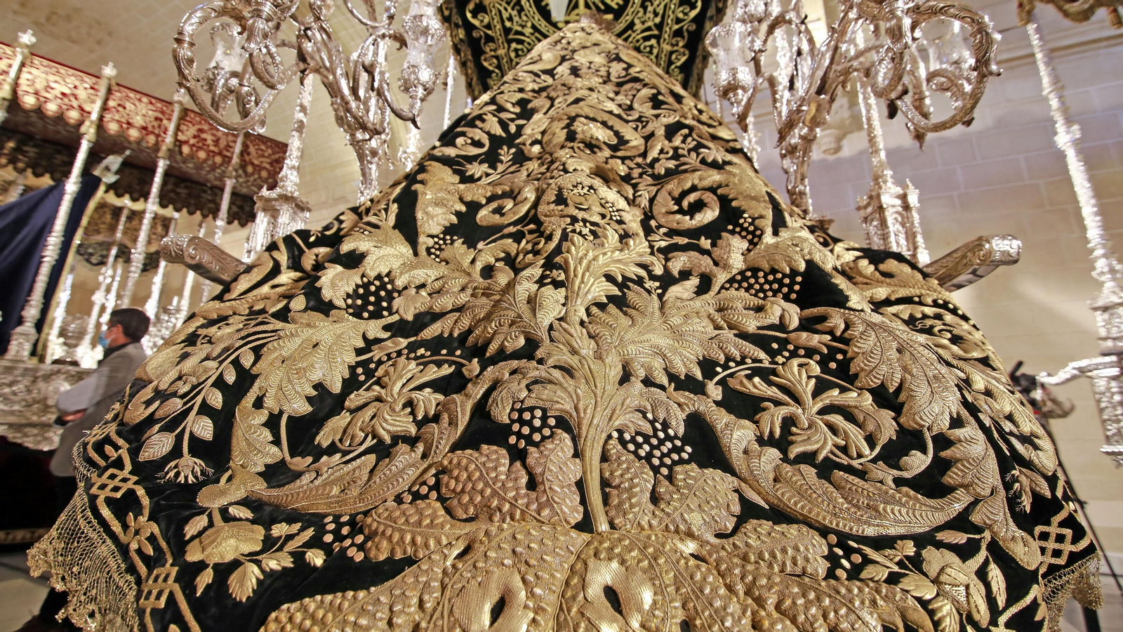 Imágenes de la magna exposición de las cofradías en Los Claustros