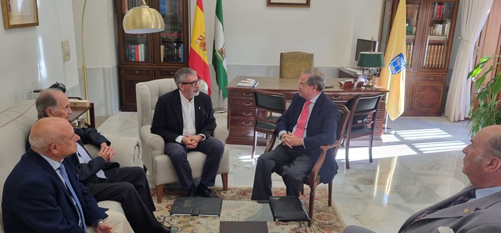 Bernardo Palomo, Juan María Vaca, Francisco Piniella y Juan Salido, en la reunión de la Real Academia de San Dionisio con la UCA.