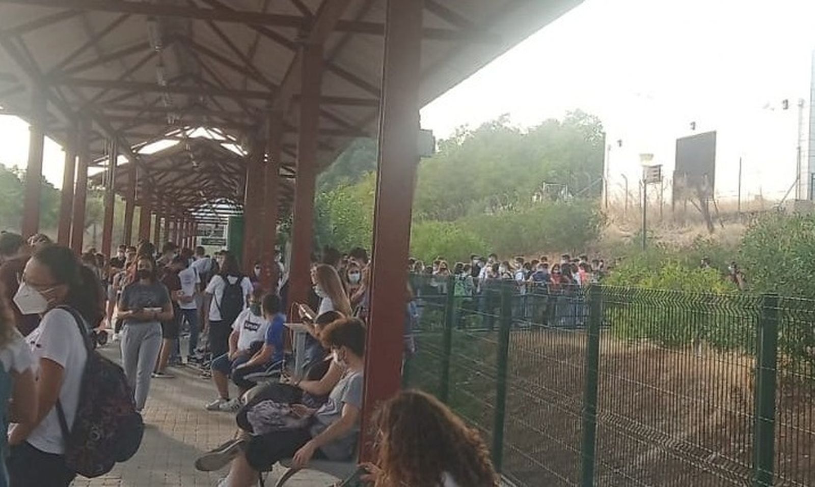 Aspecto que presenta estos días el apeadero de Rabanales.