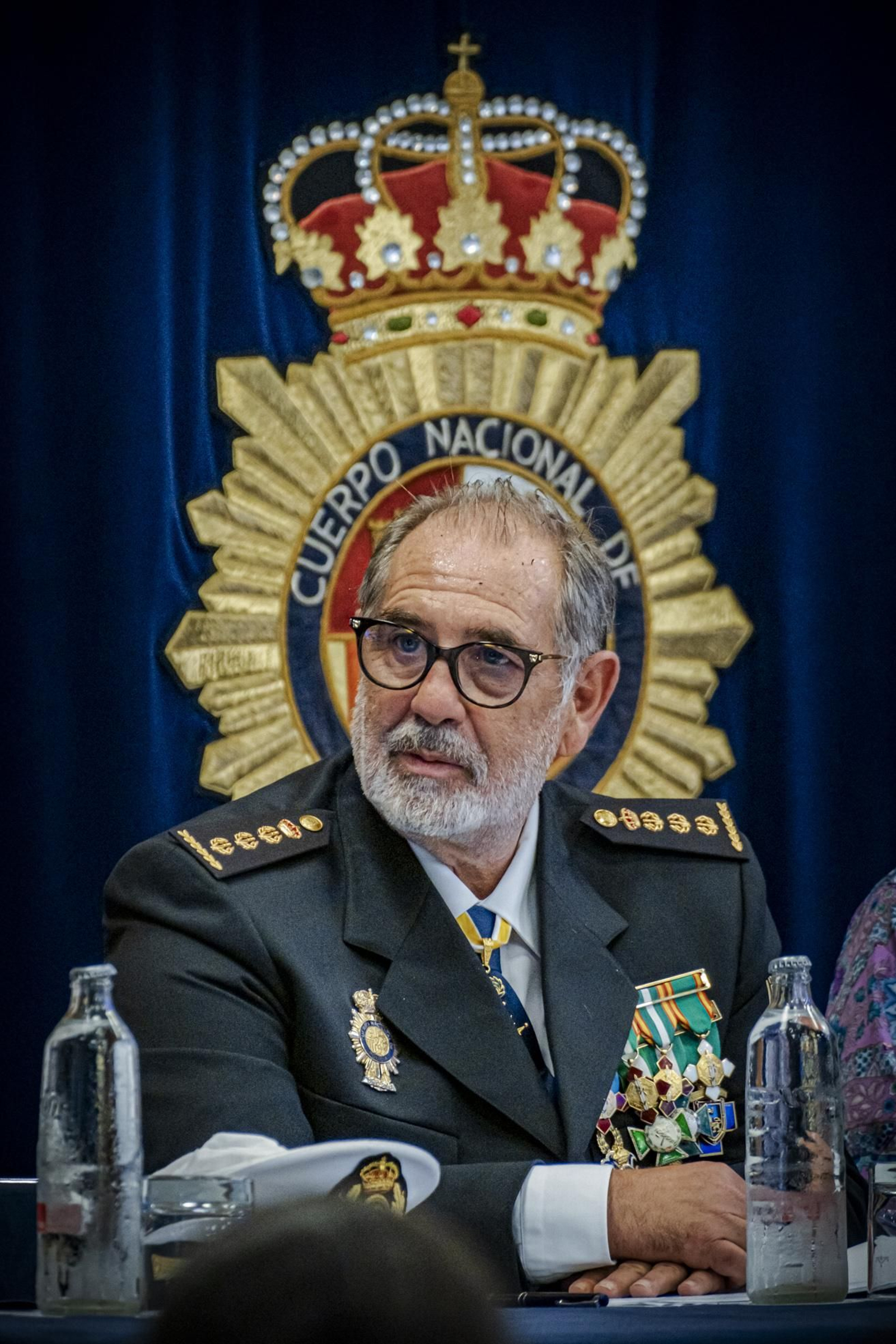 Las imágenes de la celebración del acto del Día de la Policía Nacional en Cádiz.