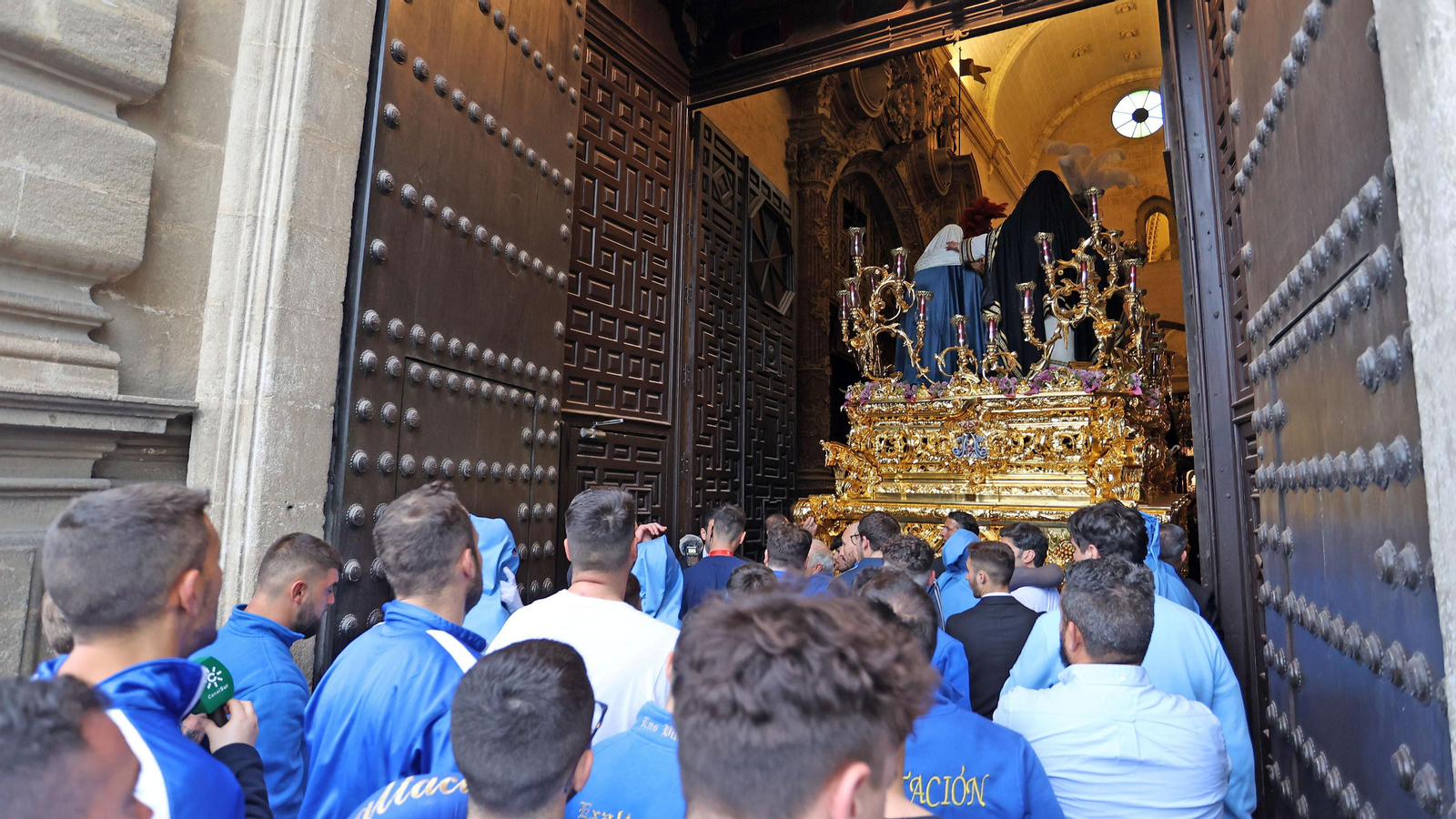 La lluvia apareció en la tarde del Viernes Santo