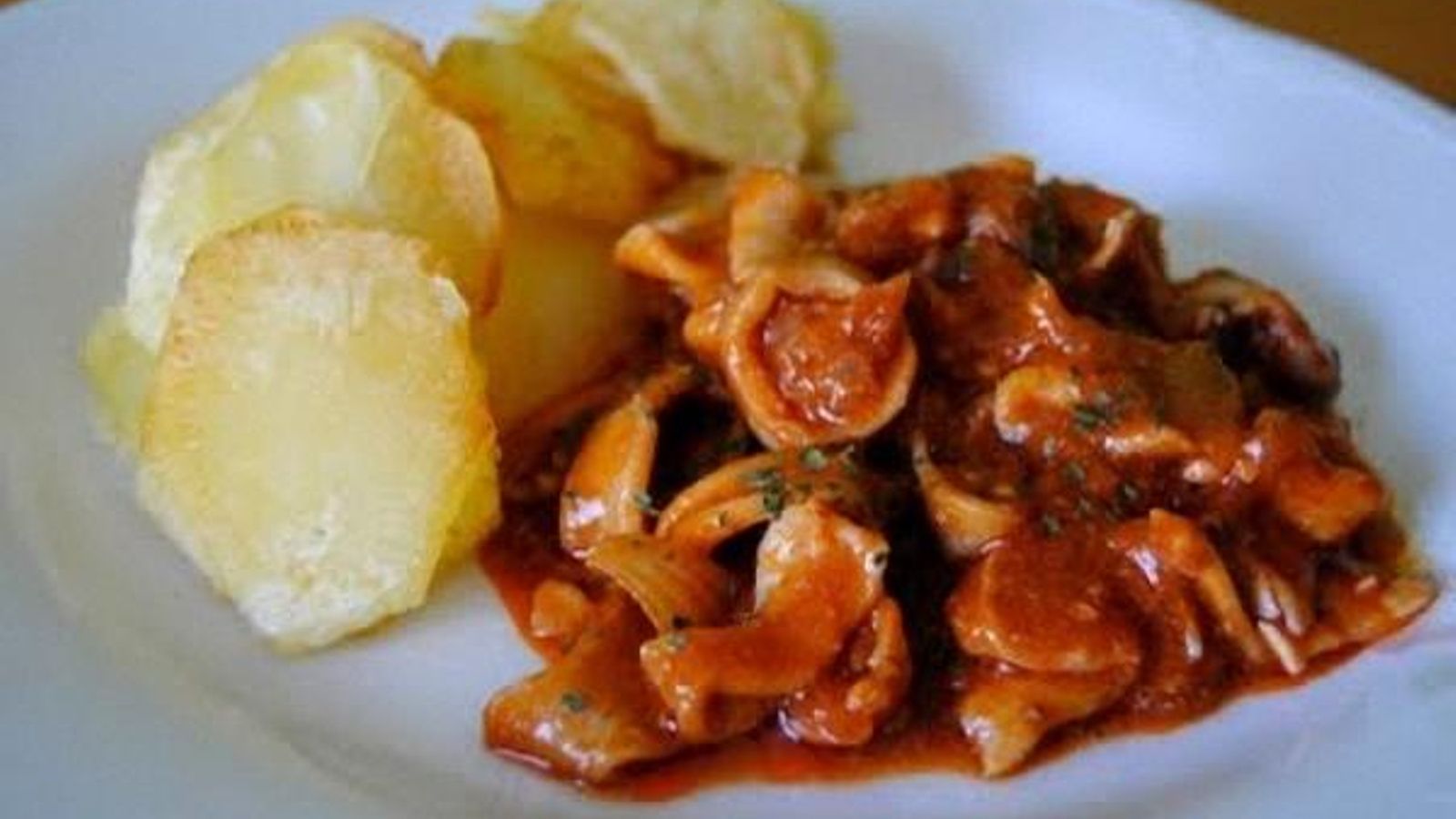 Calamares en salsa picante.